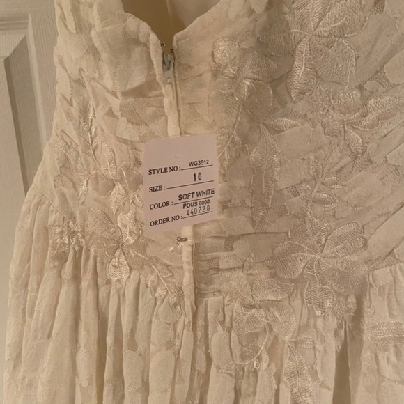 Galina Lace Wedding Gown with Pockets - Picture 10 of 14